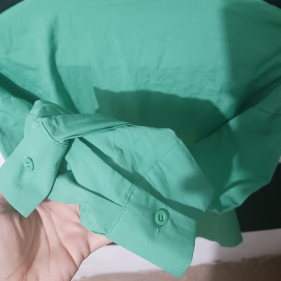 Women green button down collared long sleeve shirt - Picture 7 of 8